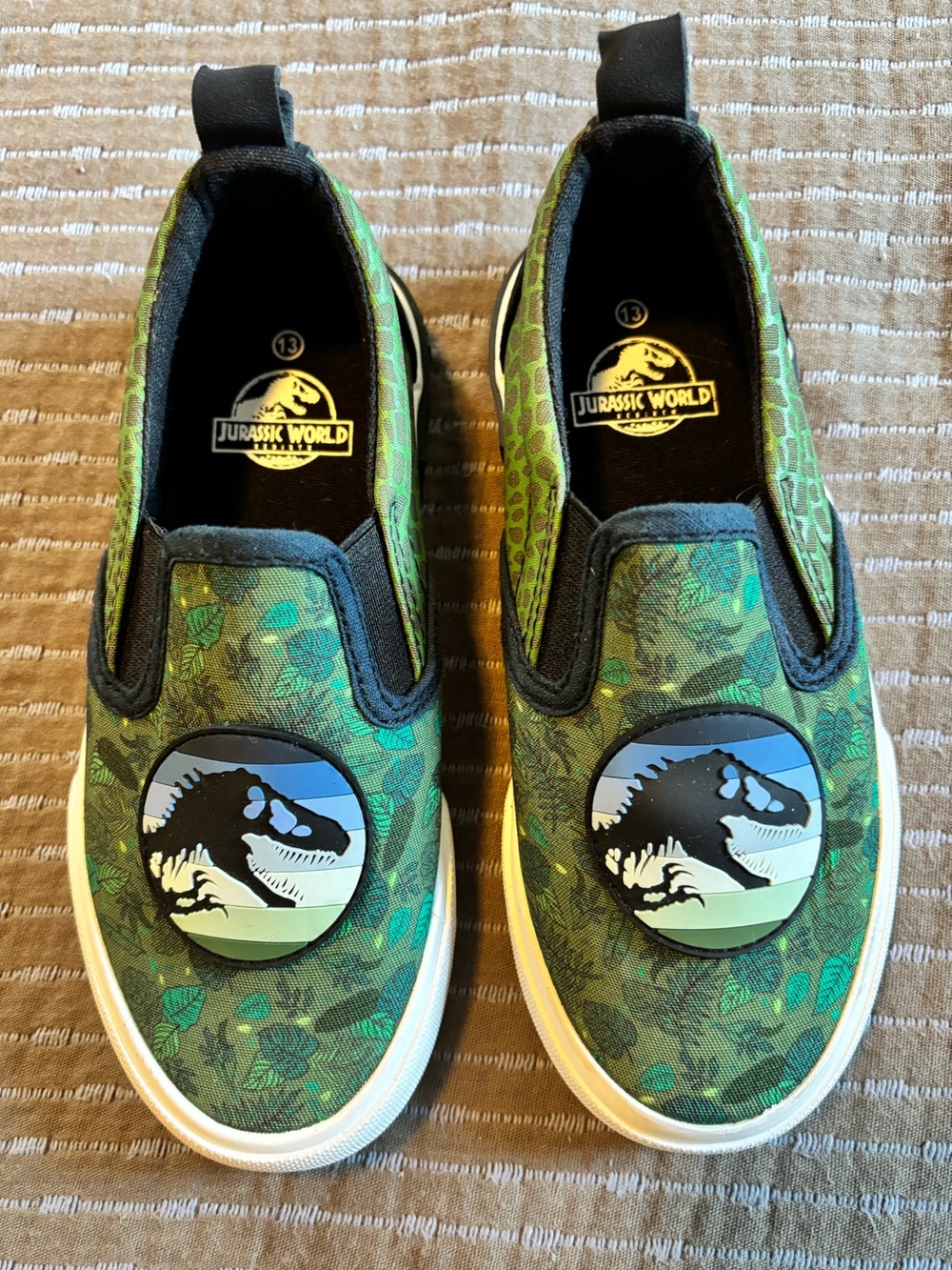 Ground Up Jurassic World Boys Dinosaur Slip On Sneakers Green Camo Size 13